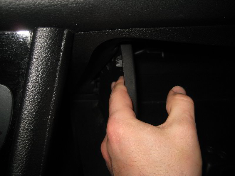 Chrysler-200-HVAC-Cabin-Air-Filter-Replacement-Guide-003