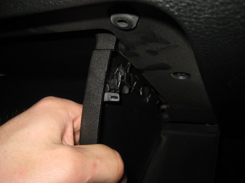 Chrysler-200-HVAC-Cabin-Air-Filter-Replacement-Guide-004