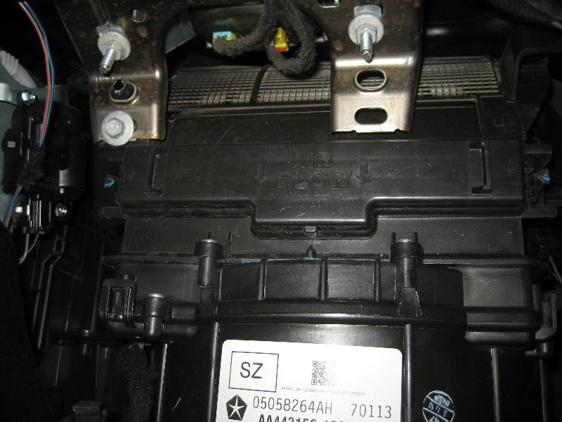 Chrysler-200-HVAC-Cabin-Air-Filter-Replacement-Guide-009