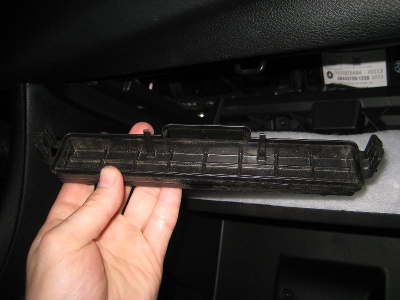 Chrysler-200-HVAC-Cabin-Air-Filter-Replacement-Guide-013