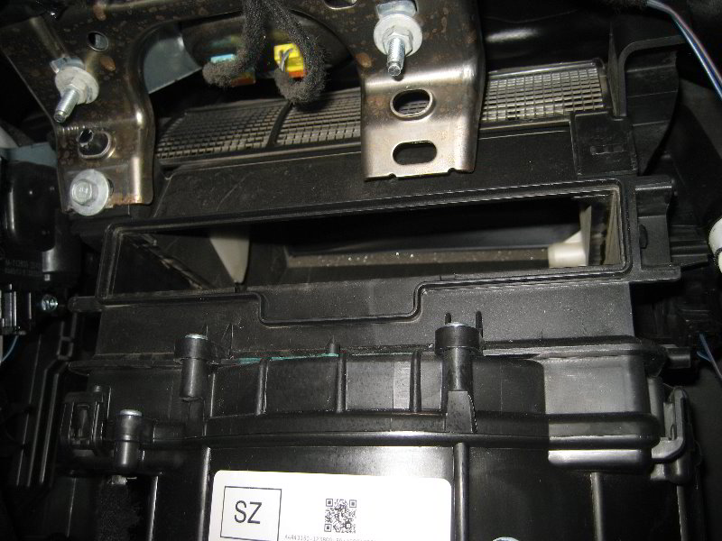 Chrysler-200-HVAC-Cabin-Air-Filter-Replacement-Guide-017