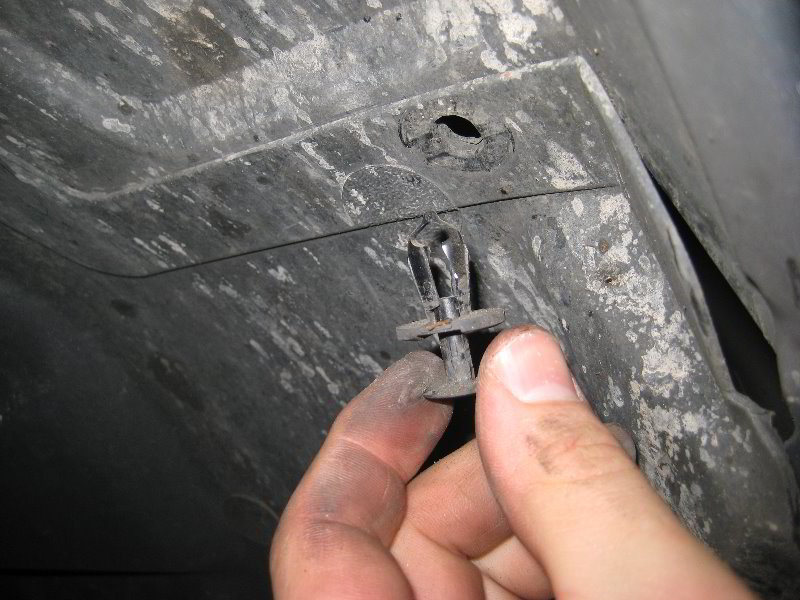 Chrysler-200-Headlight-Bulbs-Replacement-Guide-006