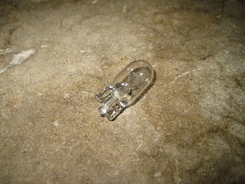 Chrysler-200-Headlight-Bulbs-Replacement-Guide-020