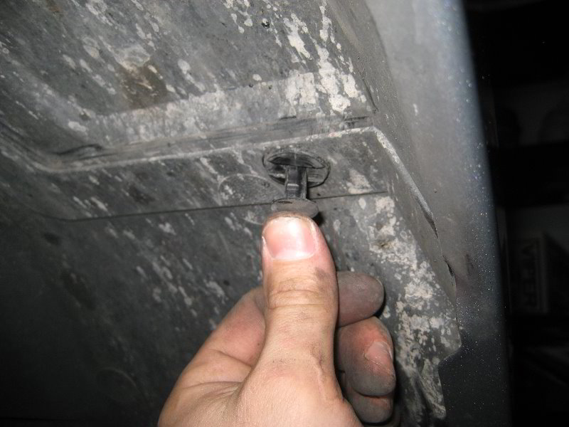 Chrysler-200-Headlight-Bulbs-Replacement-Guide-025