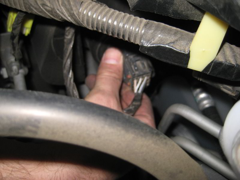 Chrysler-200-Headlight-Bulbs-Replacement-Guide-027