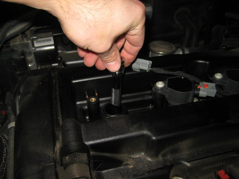 Chrysler200WorldI4EngineSparkPlugsReplacementGuide016