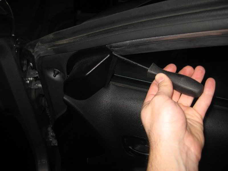 Chrysler-200-Interior-Door-Panel-Removal-Guide-006