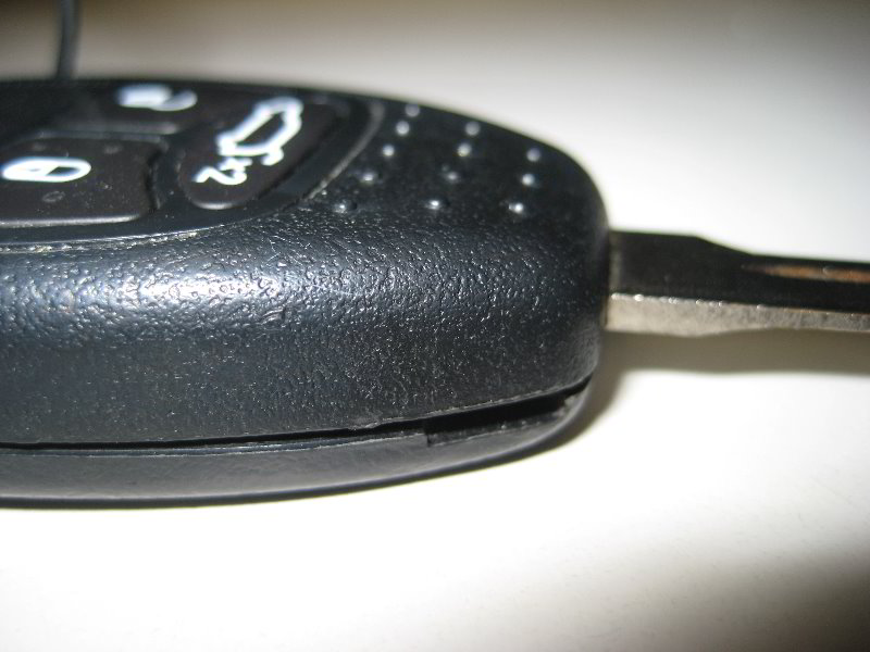 Chrysler200KeyFobBatteryReplacementGuide003