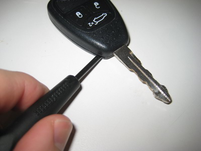 Chrysler200KeyFobBatteryReplacementGuide004