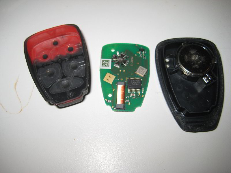 Chrysler-200-Key-Fob-Battery-Replacement-Guide-007