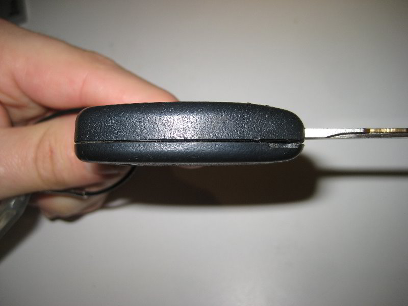 Chrysler-200-Key-Fob-Battery-Replacement-Guide-016