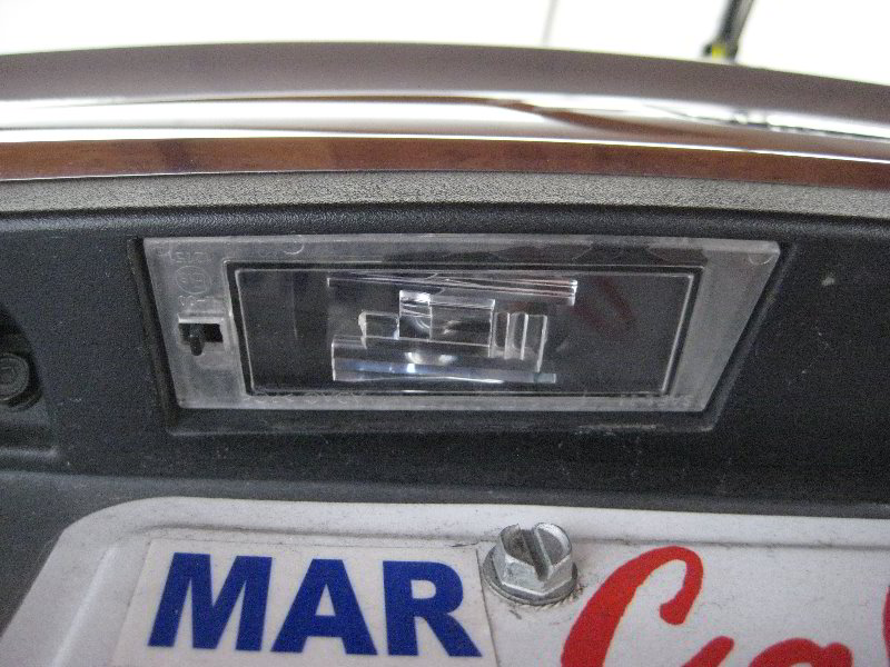 Chrysler-200-License-Plate-Light-Bulbs-Replacement-Guide-002