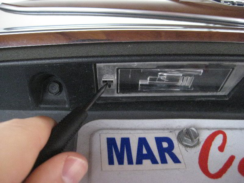 Chrysler-200-License-Plate-Light-Bulbs-Replacement-Guide-003