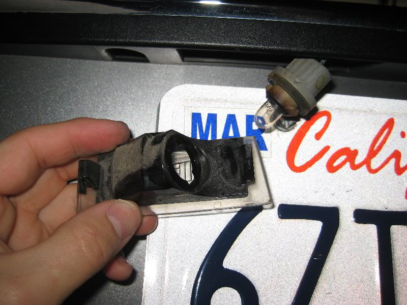 Chrysler-200-License-Plate-Light-Bulbs-Replacement-Guide-006