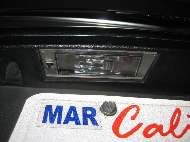 Chrysler-200-License-Plate-Light-Bulbs-Replacement-Guide-014