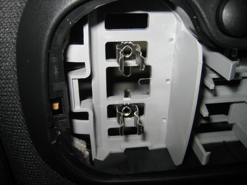 Chrysler-200-Map-Light-Bulbs-Replacement-Guide-008
