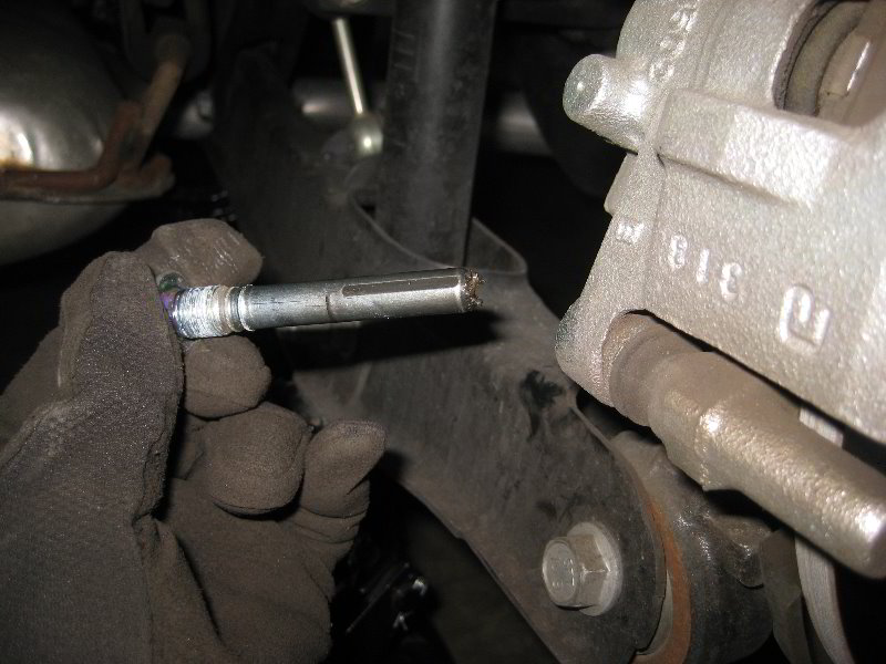 Chrysler-200-Rear-Disc-Brake-Pads-Replacement-Guide-008