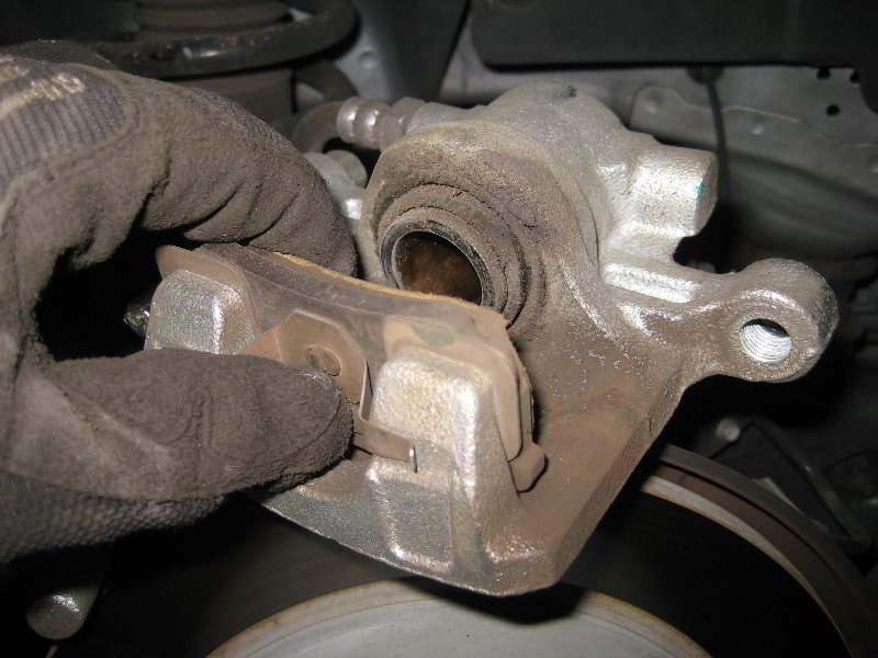 Chrysler-200-Rear-Disc-Brake-Pads-Replacement-Guide-011