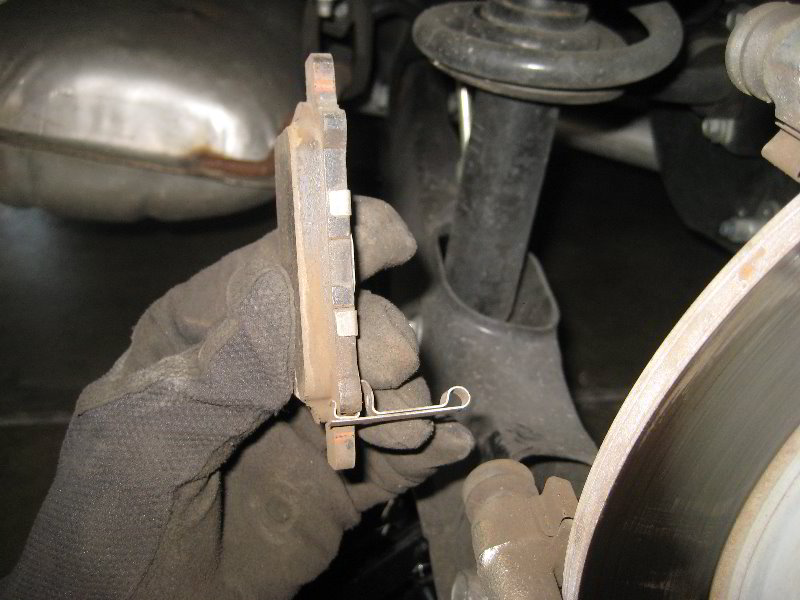 Chrysler-200-Rear-Disc-Brake-Pads-Replacement-Guide-013