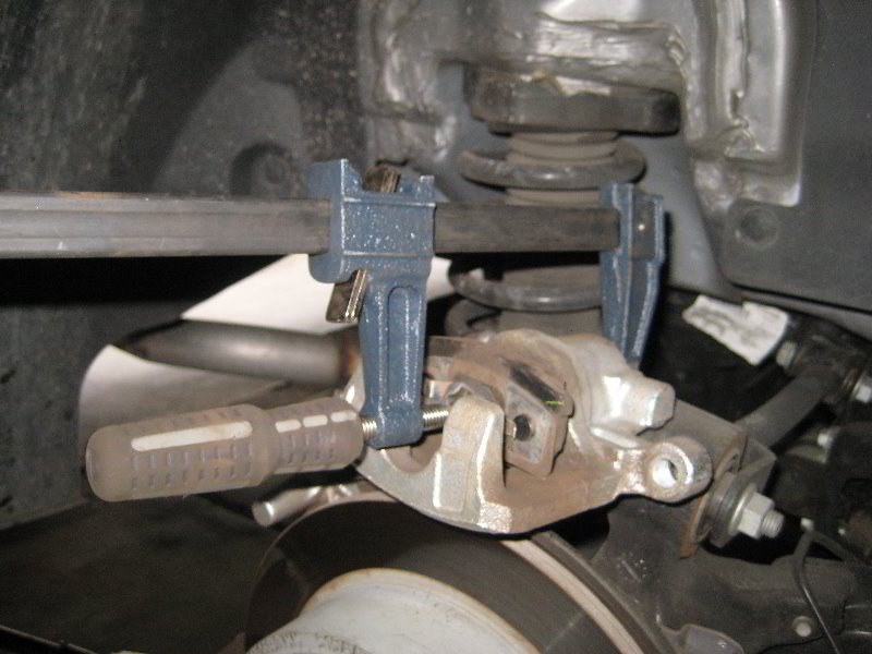 Chrysler200RearDiscBrakePadsReplacementGuide014