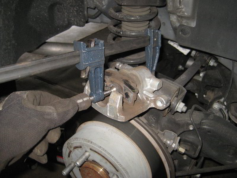 Chrysler-200-Rear-Disc-Brake-Pads-Replacement-Guide-016