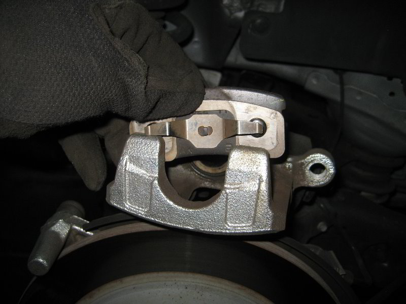 Chrysler-200-Rear-Disc-Brake-Pads-Replacement-Guide-018