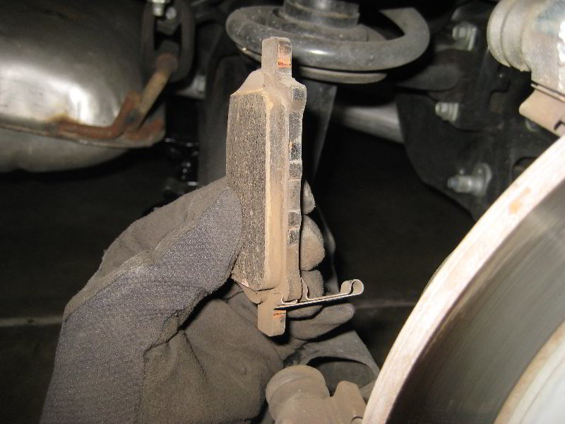 Chrysler-200-Rear-Disc-Brake-Pads-Replacement-Guide-020