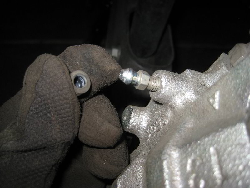 Chrysler-200-Rear-Disc-Brake-Pads-Replacement-Guide-027