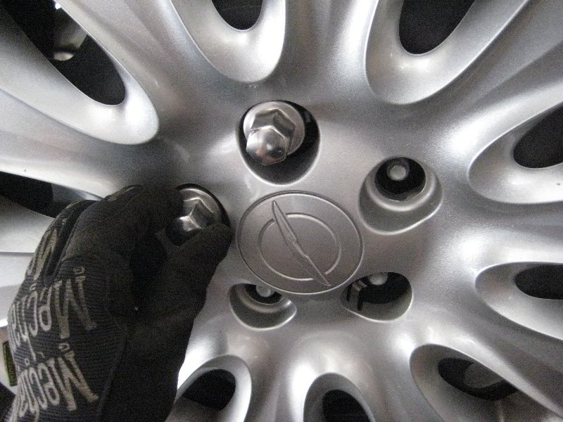 Chrysler-200-Rear-Disc-Brake-Pads-Replacement-Guide-030