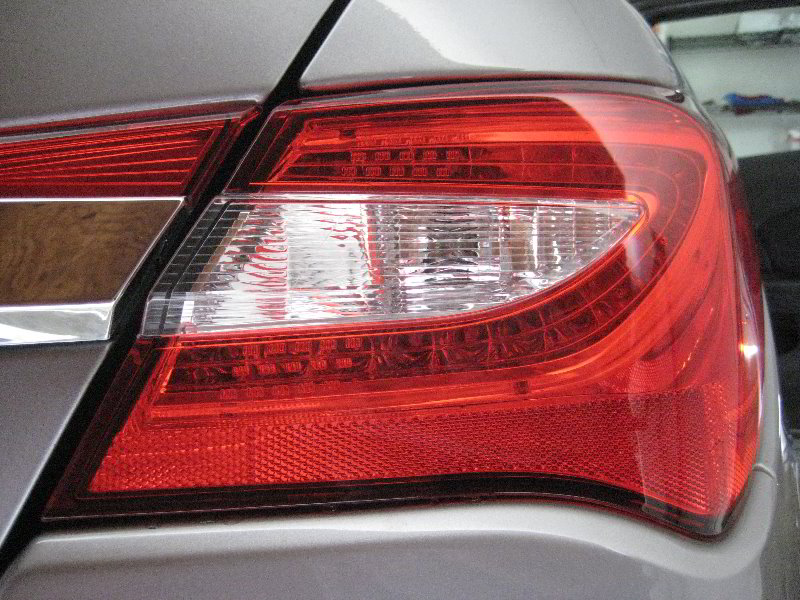 Chrysler-200-Reverse-Tail-Light-Bulbs-Replacement-Guide-002