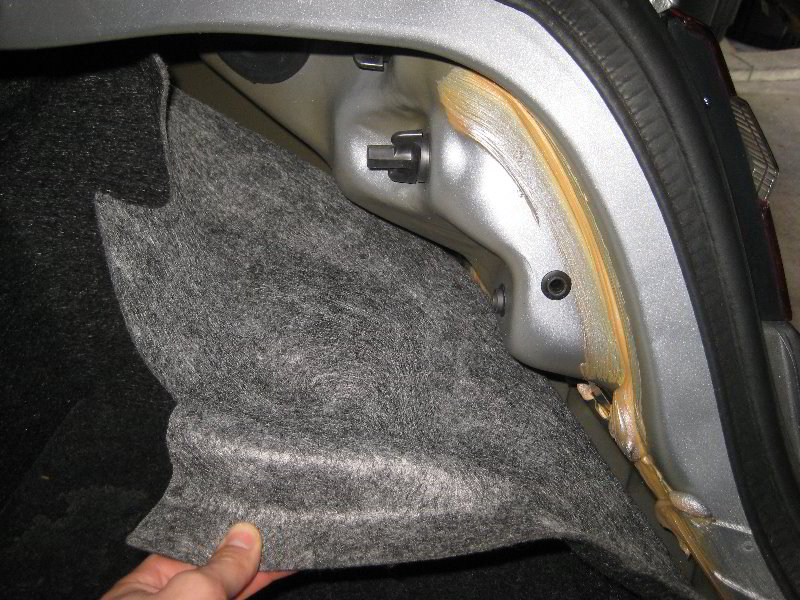 Chrysler-200-Reverse-Tail-Light-Bulbs-Replacement-Guide-006