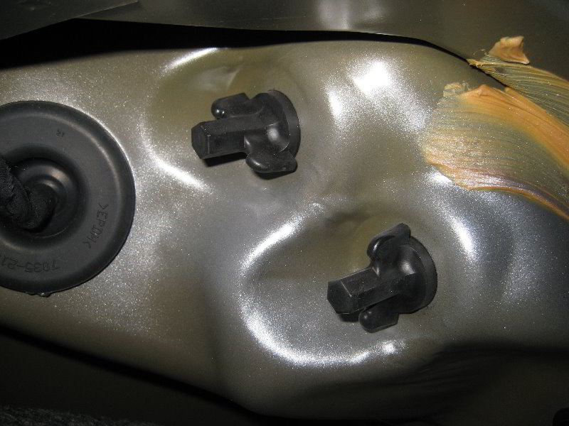 Chrysler-200-Reverse-Tail-Light-Bulbs-Replacement-Guide-007