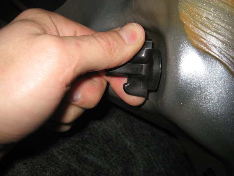 Chrysler-200-Reverse-Tail-Light-Bulbs-Replacement-Guide-008