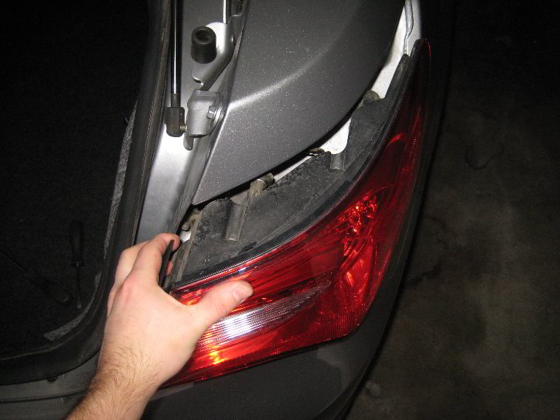 Chrysler-200-Reverse-Tail-Light-Bulbs-Replacement-Guide-013