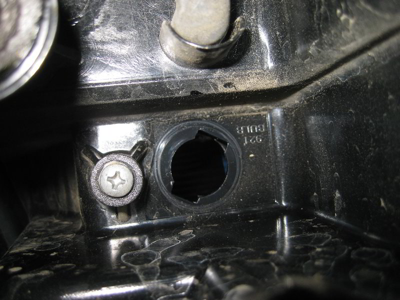 Chrysler-200-Reverse-Tail-Light-Bulbs-Replacement-Guide-020