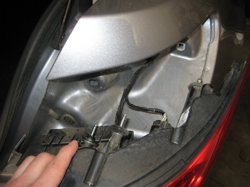 Chrysler-200-Reverse-Tail-Light-Bulbs-Replacement-Guide-022