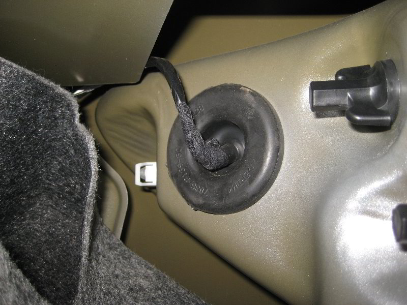 Chrysler-200-Reverse-Tail-Light-Bulbs-Replacement-Guide-027