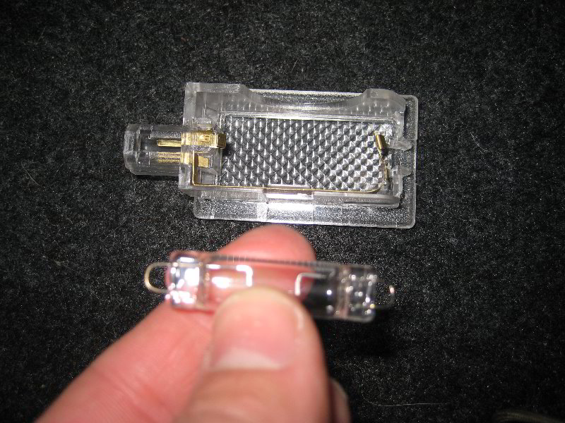 Chrysler-200-Trunk-Light-Bulb-Replacement-Guide-007