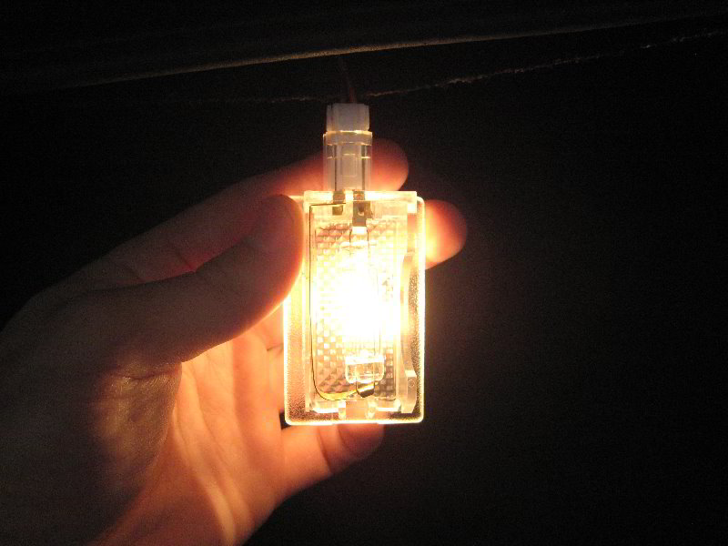 Chrysler-200-Trunk-Light-Bulb-Replacement-Guide-011