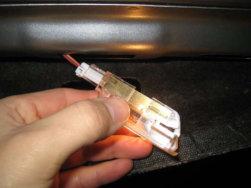 Chrysler-200-Trunk-Light-Bulb-Replacement-Guide-012