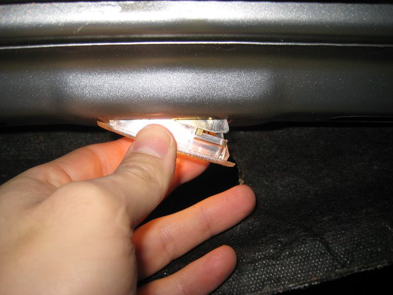 Chrysler-200-Trunk-Light-Bulb-Replacement-Guide-013