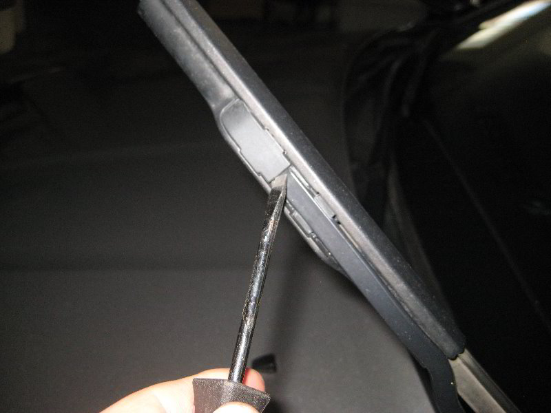 Chrysler200WindshieldWiperBladesReplacementGuide004
