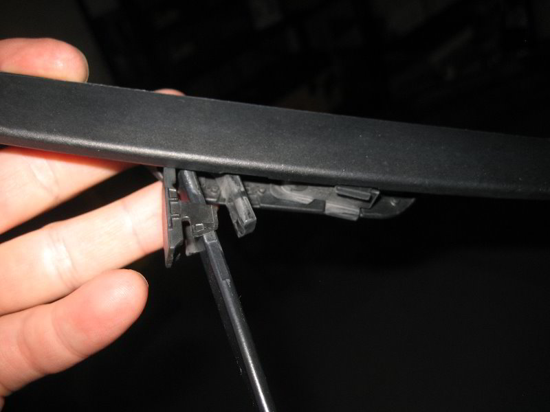Chrysler-200-Windshield-Wiper-Blades-Replacement-Guide-010