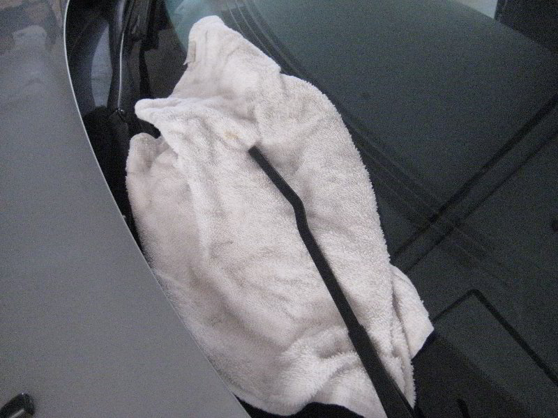 Chrysler-200-Windshield-Wiper-Blades-Replacement-Guide-012