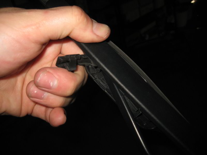 Chrysler200WindshieldWiperBladesReplacementGuide014