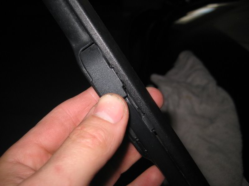 Chrysler200WindshieldWiperBladesReplacementGuide016