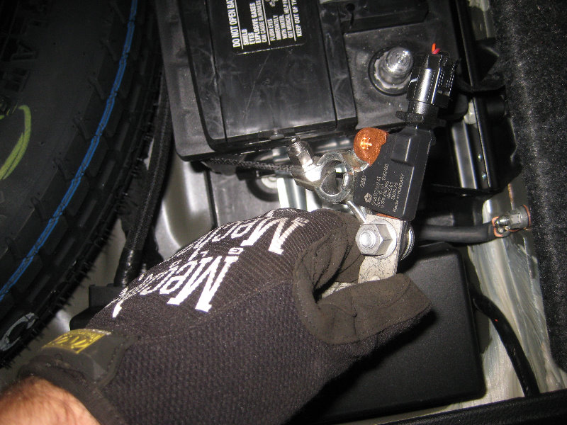 Chrysler-300-Sedan-12V-Automotive-Battery-Replacement-Guide-009