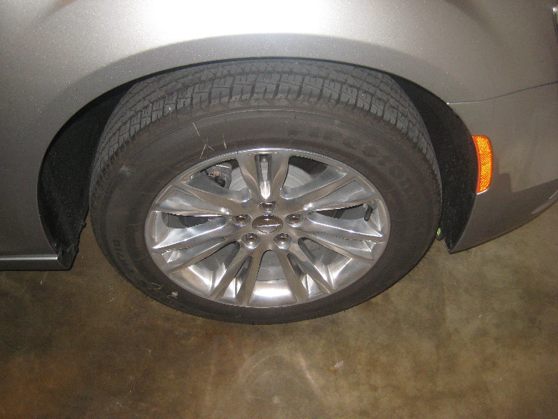 Chrysler-300-Front-Brake-Pads-Replacement-Guide-042