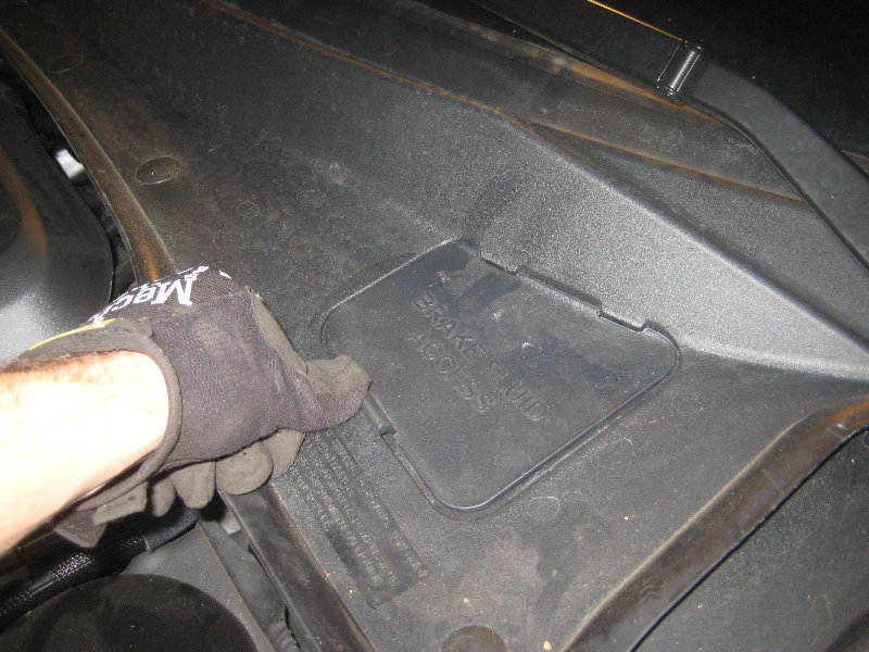 Chrysler-300-Rear-Disc-Brake-Pads-Replacement-Guide-027
