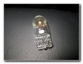 Chrysler-300-Rear-Passenger-Reading-Light-Bulb-Replacement-Guide-007